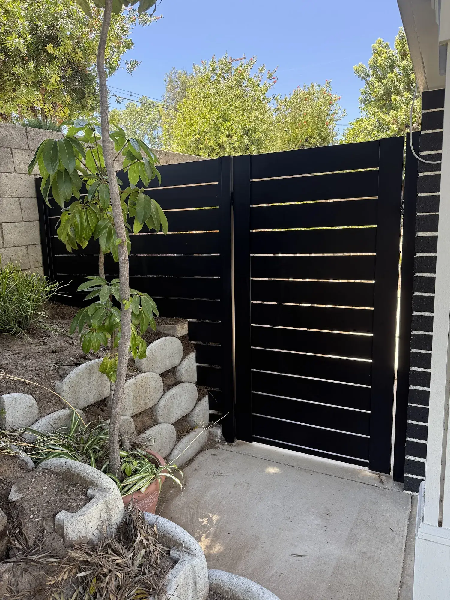 Black aluminum semi-privacy fencing & gates in La Habra, CA — photo 2 of 6