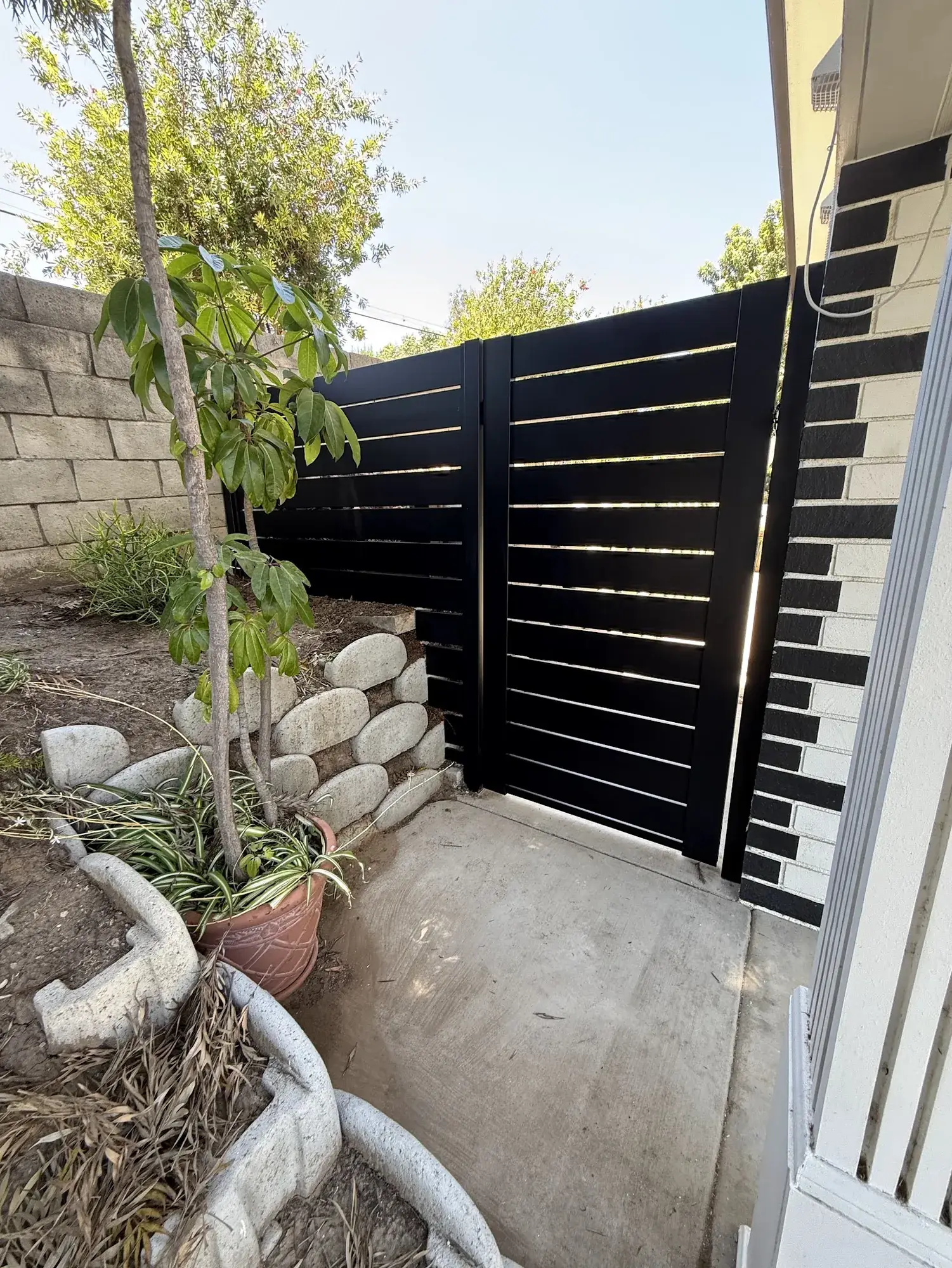 Black aluminum semi-privacy fencing & gates in La Habra, CA — photo 4 of 6
